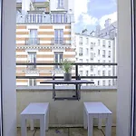 Balcony Studio Near Buttes Chaumont