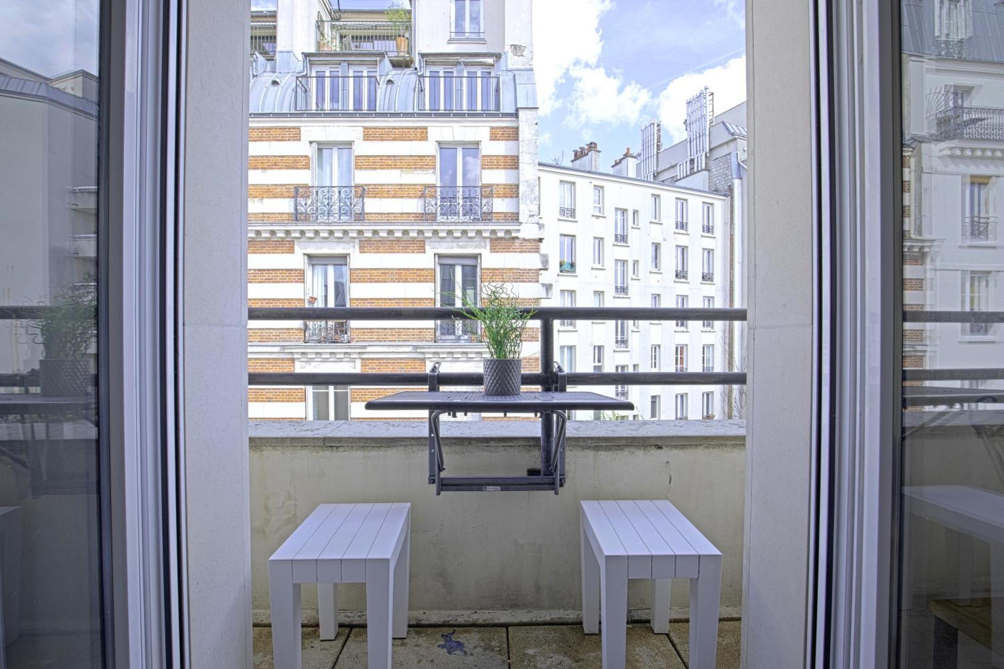 Balcony Near Buttes Chaumont Appartement