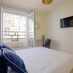Balcony Studio Near Buttes Chaumont